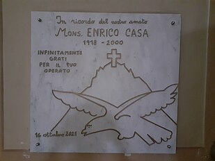 Gêxa de San Marcu (U Burghettu), tàrga aa memoia de Mons. Enrico Casa