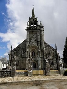 Vue de l'ouest. La particularité est la fenêtre du pignon, très différente du style Beaumanoir, comme si on avait agrandi un pignon ancien.