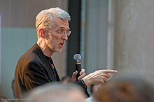 Jeff Jarvis, 2008. Jeff Jarvis asking questions.jpg