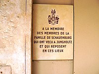 Dalle funéraire  des Schauenburg exposée dans la galerie du cloître de la basilique de Thierenbach