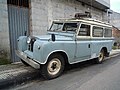 Land Rover Santana modelo Defender Serie II matriculado en 1969, aparcado no Irixo