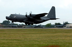 MC-130H Combat Talon II 352-ї групи спеціальних операцій на зльоті з аеродрому Мілденхолл, Велика Британія. 20 травня 2004