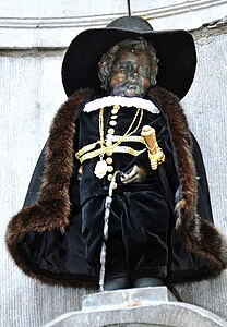 Manneken Pis dressed as a burgomaster from the Seven Noble Houses of Brussels. The costume was gifted by the Association in 2013.[11][12]