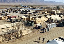 Un campamento de oscuridad.... 220px-Military_camp_at_Bagram,_Afghanistan