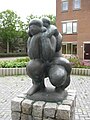 Sculptuur Moeder en Kind van Nic Jonk