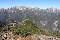 西側に立山連峰、左から獅子岳、鬼岳、龍王岳、立山、真砂岳、別山、剱岳