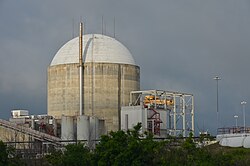 Pohled na blok jaderné elektrárny