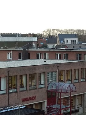 De roofing waaide van de Querbes