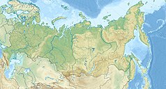 Mapa konturowa Rosji, u góry po lewej znajduje się punkt z opisem „źródło”, poniżej na lewo znajduje się również punkt z opisem „ujście”