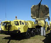 S-300 PMUのレーダーシステムの牽引に使用されるMAZ-74106。