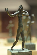 http://upload.wikimedia.org/wikipedia/commons/thumb/3/3c/Tr%C3%A9sor_de_Neuvy-en-Sullias_La_grande_danseuse_2.jpg/150px-Tr%C3%A9sor_de_Neuvy-en-Sullias_La_grande_danseuse_2.jpg