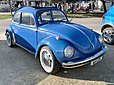 Une Volkswagen Coccinelle 1302 bleue azur.