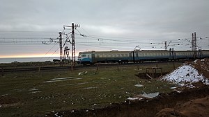 Пригородный поезд Запорожье — Сиваш прибывает на станцию.
