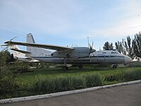 Самолёт АН-24Б возле здания Аэропорта