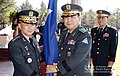 陸軍大将。右側の将官（李哲徽大将）は袖に第2軍のパッチをつけ、また肩には指揮官であることを示す緑のラベル、胸には将官指揮官徽章を佩用（2009年）