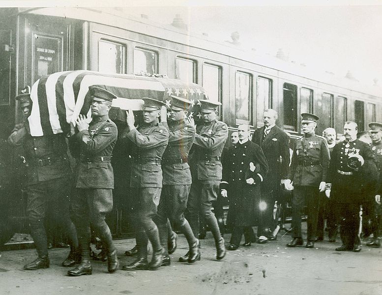 File:Body of the Unknown Soldier being loaded on a train in France.jpg