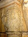 Premier pilier du sud : Figure de lion ou d'homme barbu.