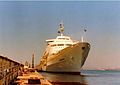El Canberra en agosto de 1980, como crucero en Gibraltar