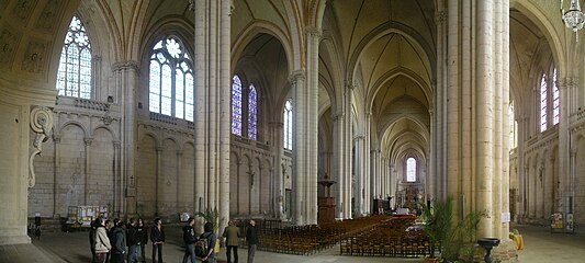 Nef de la cathédrale Saint-Pierre de Poitiers