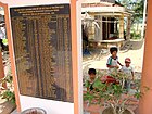 Barn vid ett minnesmonument över offren för massakern i vietnamesiska Son My (eller My Lai) 1968.