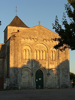 Eglise Saint-Sulpice de Montils (Charente-Maritime) 2. jpg