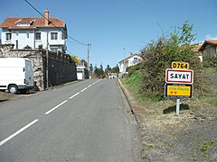 Entrée de Sayat par la route départementale 764