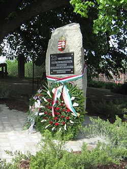 Felvidékről és Erdélyből elűzött családok emlékműve Dunabogdányban