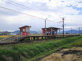 Photo couleur d'une gare de campagne