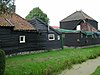 Hooihuis. In 1904 werd tegen de westzijde een aangekapt gedeelte opgetrokken. Het hooihuis maakt deel uit van een boerderij bestaande uit woning en stal