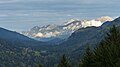 Blick von Garmisch nach Osten ins Kankertal. Rechts der Wamberg-Sattel, rechts im Hintergrund die Soiernspitze