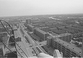 Uitzicht vanuit de voormalige mast op de Rijnflat, 58 m hoogte op Katwijk-Noord (oost) (Hoornes-oost), 02-02-1981. Foto: Cees van der Niet