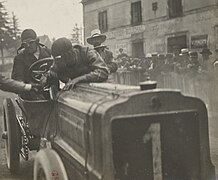 Léon Théry vainqueur de la Coupe Gordon Bennett 1905 (circuit d'Auvergne Michelin).