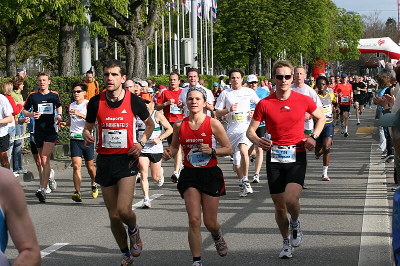 File:Marathon Runners.jpg