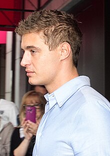Max Irons (15822521657) (cropped).jpg