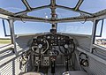 De cockpit van de Trimotor.