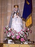 Notre-Dame d'Avioth - XIIe siècle - La couleur du visage et des mains de la statue a été modifiée à la fin du XIXe siècle. Le Christ date du XIXe siècle.