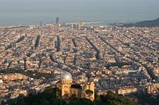 Octubre:L'Observatori Fabra i la ciutat de Barcelona vists des del Tibidabo.