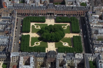 Place des Vosges.