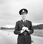 Svensk polisman iklädd uniform m/1954, den 28 juni 1960.