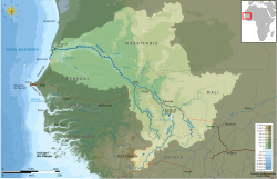 Senegaljoen valuma-alue. Bafing kartan alaosassa.