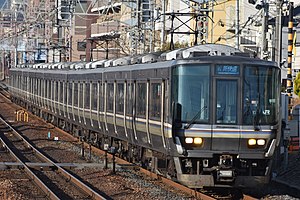 223系による新快速 （2022年1月 摂津本山駅 - 甲南山手駅間）