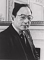 Spark Matsunaga, représentant (1971-1977) et sénateur (1977-1990) pour Hawaï[14].