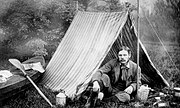 近代的なキャンプを始めた人物として名が挙げられることがあるThomas Hiram Holding（1844 – 1930）もソロキャンプをしていた。