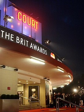 Вход в лондонский Эрлс-корт перед церемонией «BRIT Awards» 2008 года