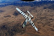 Parte inferior del Fairchild-Republic A-10 Thunderbolt II con un falso dosel pintado, como si el avión estuviera en el camino correcto, imitándose a sí mismo