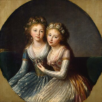 Александра со своей младшей сестрой Еленой
