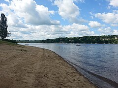 La plage de Bonnu au lac de Chambon en 2016.