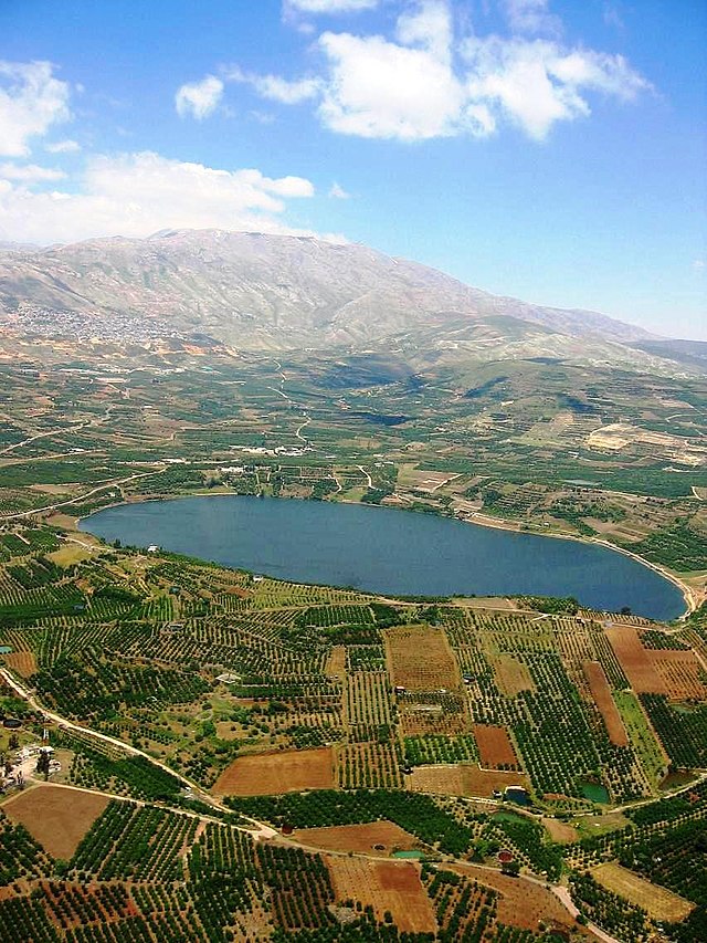 Lago Ram próximo ao monte Hérmon (ao fundo), no nordeste das colinas de Golã.