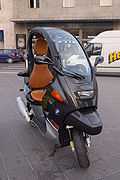 The BMW C1 has a structural enclosure