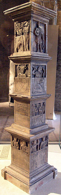 Model reconstructing the Pillar of the Boatmen in the Musee de Cluny, Paris. After 14 AD. CLUNY-Maquette pilier nautes 1.JPG